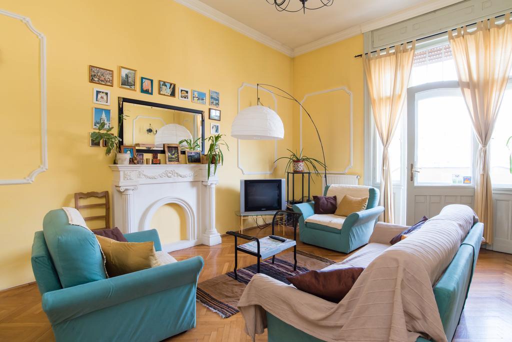 Downtown Oasis Hostal