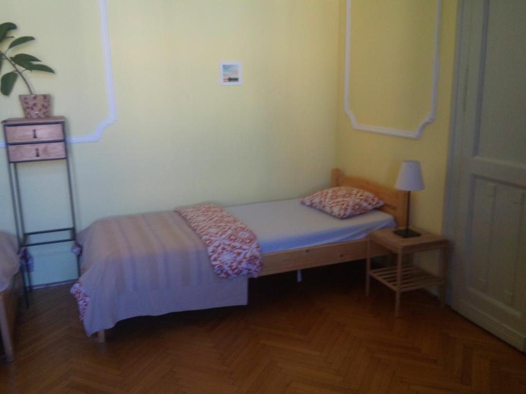 Downtown Oasis Hostal *